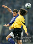 Fussball 1. Bundesliga: Schalke - Wolfsburg, Zweikampf