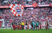 Fussball 1. Bundesliga: Einlaufen der Teams in die Allianz Arena