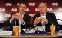 FC Bayern Muenchen Manager Uli Hoeness bei Burger King