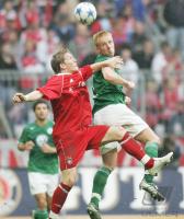 Fussball FC Bayern-Wolfsburg; Zweikampf