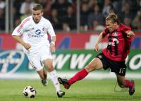 Fussball 1. Bundesliga: Leverkusen - Koeln, Zweikampf