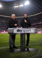 Fussball 1. Bundesliga : SKY Moderator Sebastian Hellmann mit Franz Beckenbauer