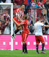 Fussball 1. Bundesliga: Diego Contento auf Holger Badstuber (FCB)