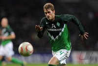 Fussball: 1. Bundesliga Saison 2010/2011: Bremen, HUNT am Ball
