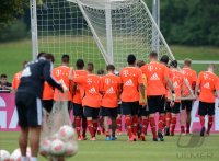 Fussball 1. Bundesliga 12/13: Trainingsauftakt FC Bayern Muenchen, Saebener Strasse