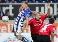 Fussball 1. Bundesliga: Duisburg - Frankfurt, Zeikampf
