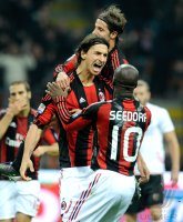 FUSSBALL SERIE A:  (v.li.) AC Mailand JUBEL mit Zlatan Ibrahimovic, Luca Antonini, Clarence Seedorf