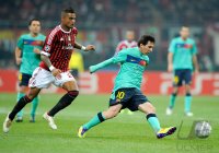 Fussball CHL  Saison 2011/2012:  Kevin Prince Boateng (li, AC Mailand) gegen Lionel Messi (Barca)