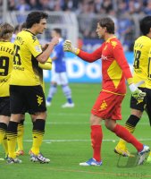 Fussball 1. Bundesliga, Saison 2011/2012: Mats Hummels, Torwart Roman Weidenfeller (v. li., Borussia Dortmund)