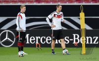 Fussball Training Deutsche Nationalmannschaft: Pierre-Michel Lasogga (Deutschland) und Andre Hahn (Deutschland)
