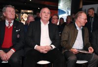 Fussball 1. Bundesliga Saison 18/19: Ehrung Doubelsieger 1969 des FC Bayern Muenchen