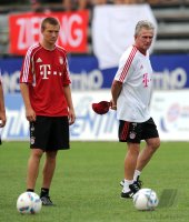 Fussball 1. Bundesliga Saison   2011/2012 :  Bastian Mueller , Trainer Jupp Heynckes  (v. li., FC Bayern Muenchen)