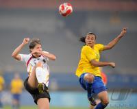 FUSSBALL  Olympia 2008   Halbfinale  Frauen   Brasilien - Deutschland