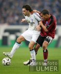 Fussball 1. Bundesliga: Schalke - Hamburg, Zweikampf