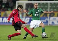 Fussball 1. Bundesliga: Bayer leverkusen - VFL Wolsburg, Zweikampf