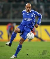 Fussball 1. Bundesliga: Schalke, VARELA Einzelaktion