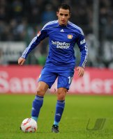 Fussball: 1. Bundesliga Saison 2010/2011: Leverkusen, AUGUSTO am Ball