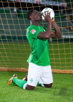 Fussball 1. Bundesliga, Saison 2012/2013, Werder Bremen: Joseph Akpalla im exklusiven Pressefoto ULMER Fotoshooting