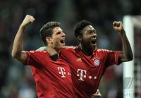 Fussball 1. Bundesliga, Saison 2011/2012:  JUBEL Mario Gomez (FC Bayern Muenchen) und David Alaba (FC Bayern Muenchen)