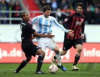 2. Fussball Bundesliga:  David Pisot (li, FC Ingolstadt ) gegen Benjamin Lauth (MITTE, 1860 Muenchen) gegen Markus Karl (re, FC Ingolstadt )