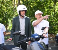 Oberbuergermeister Boris Palmer (Parteilos) bei einer Probefahrten mit einem E-Roller