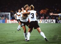 Fussball WM 1990 FINALE: JUBEL Andreas BREHME (Deutschland)