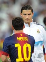 FUSSBALL Primera Division/Super Cup 2012: Lionel Messi (Barca) und Cristiano Ronaldo (Real Madrid)