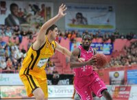 Basketball 1. Bundesliga 13/14:  Walter Tigers Tuebingen - Telekom Baskets Bonn
