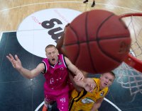 Basketball 1. Bundesliga 13/14:  Walter Tigers Tuebingen - Telekom Baskets Bonn