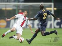 Fussball CHL Mailand-Rangers; Zweikampf