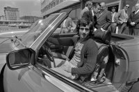 Fussball Mueller (FC Bayern) mit neuem Auto
