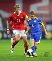 Fussball International EM 2012-Qualifikation: Marc JANKO (li, Oesterreich) gegen Andrey Karpovich (re, Kasachstan)