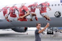 Fussball Audi Football Summer Tour USA 2016 FC Bayern Muenchen; Franck Ribery mit FCB Flieger