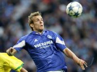Fussball 1. Bundesliga: Schalke, LARSEN Einzelaktion am Ball