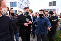 Tesla-Chef Elon Musk besucht Biopharma-Unternehmen Curevac