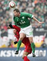 Fussball 1. Bundesliga: Wolfsburg - Bayern, Zweikampf