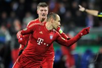 Fussball DFB Pokal 11/12 : JUBEL nach dem TOR zum 1:2 Arjen Robben, Toni Kroos (v.li., FC Bayern Muenchen)