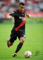 Fussball: 1. Bundesliga Saison 2010/2011: Leverkusen, VIDAL am Ball