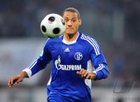 FUSSBALL DFB-Pokal: FC Schalke 04, JONES Einzelaktion