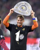 Fussball 1. Bundesliga Saison 21/22: JUBEL FC Bayern Muenchen feiert die 32. Meisterschaft