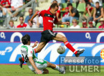 FUSSBALL 1. Bundesliga  Leverkusen - Hannover, Zweikampf
