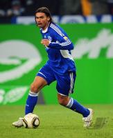 FUSSBALL, 1. BUNDESLIGA, 18. Spieltag: Schalke, EDU Einzelaktion