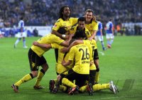 Fussball 1. Bundesliga : JUBEL Patrick Owomoyela, Lukasz Piszczek, Nuri Sahin (v.li., Borussia Dortmund)