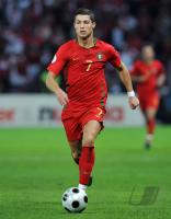 FUSSBALL EURO 2008: Portugal, RONALDO Einzelaktion