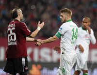 Fussball 1. Bundesliga 13/14:  Fair Play Aaron Hunt (SV Werder Bremen)
