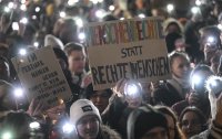 Lichtermeer fuer die Demokratie auf dem Tuebinger Marktplatz
