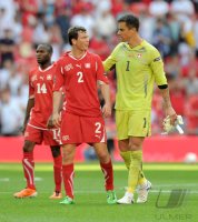 Fussball International EM 2012-Qualifikation:  Stephan LICHTSTEINER , Diego BENAGLIO (v.li., Schweiz)