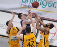 Basketball  1. Bundesliga  11/12: Walter Tigers Tuebingen - Eisbaeren Bremerhaven