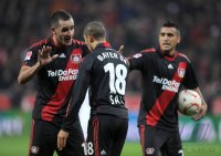 Fussball 1. Bundesliga : (v. li.) Renato Augusto, Sidney Sam, Arturo Vidal (Bayer 04 Leverkusen)