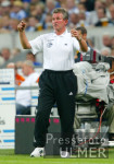 FUSSBALL 1. Bundesliga: S04, HEYNCKES enttaeuscht